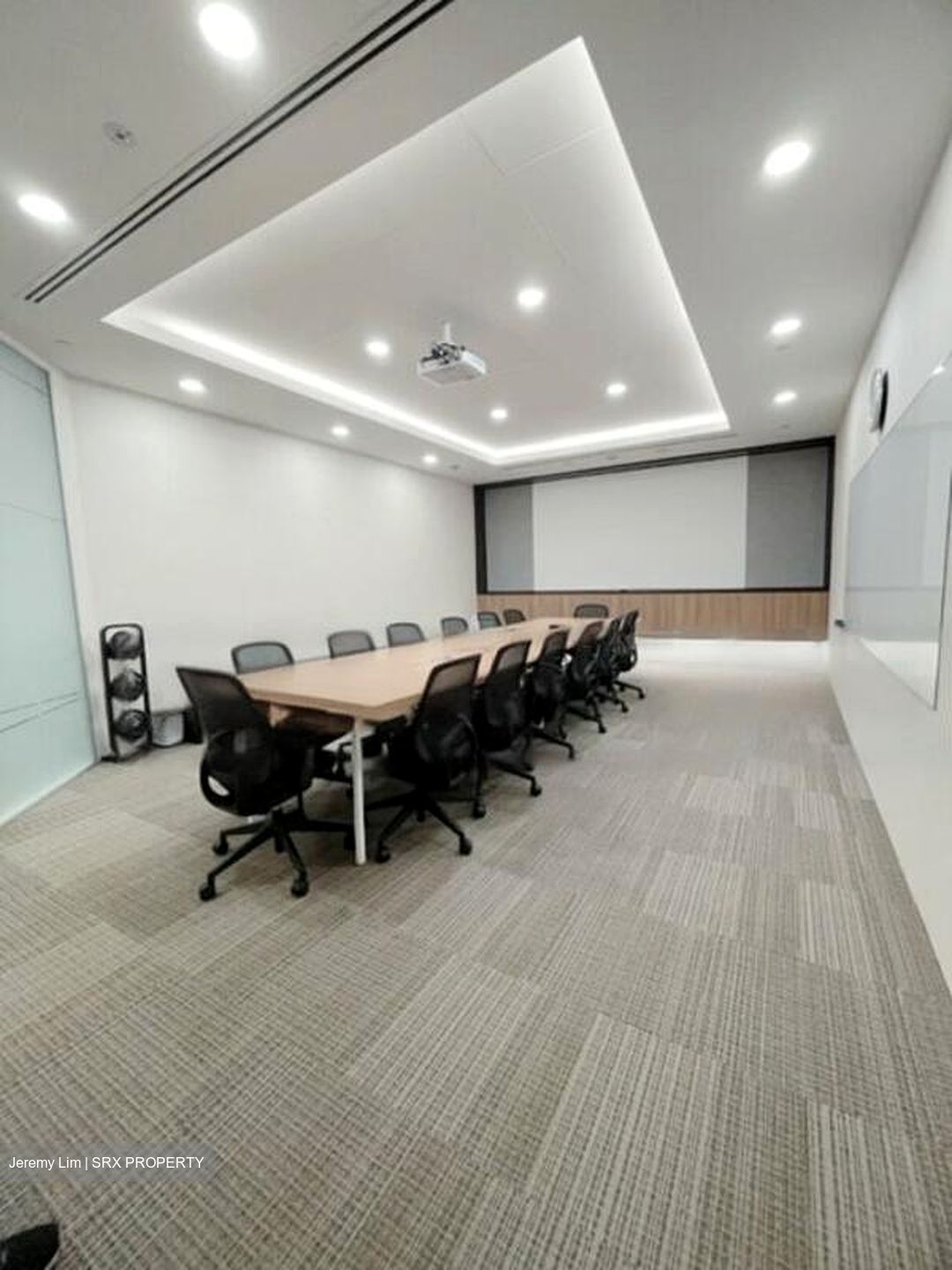 Capital Square (D1), Office #625421271